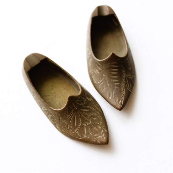 2 Vintage Brass Ashtray Genie Shoe Slippers India 3.75 Tobacciana Incense Burner - Picture 3 of 7